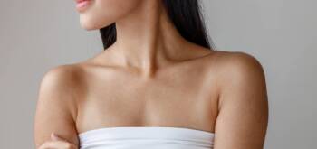 Comment rajeunir son décolleté en médecine esthétique ?| Centre Laserio | Paris 8